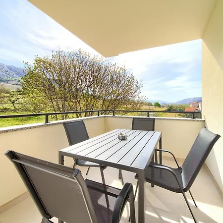 Apartment Ena & Leona