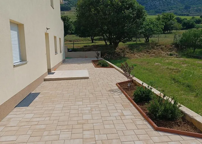 Ena & Leona Apartment